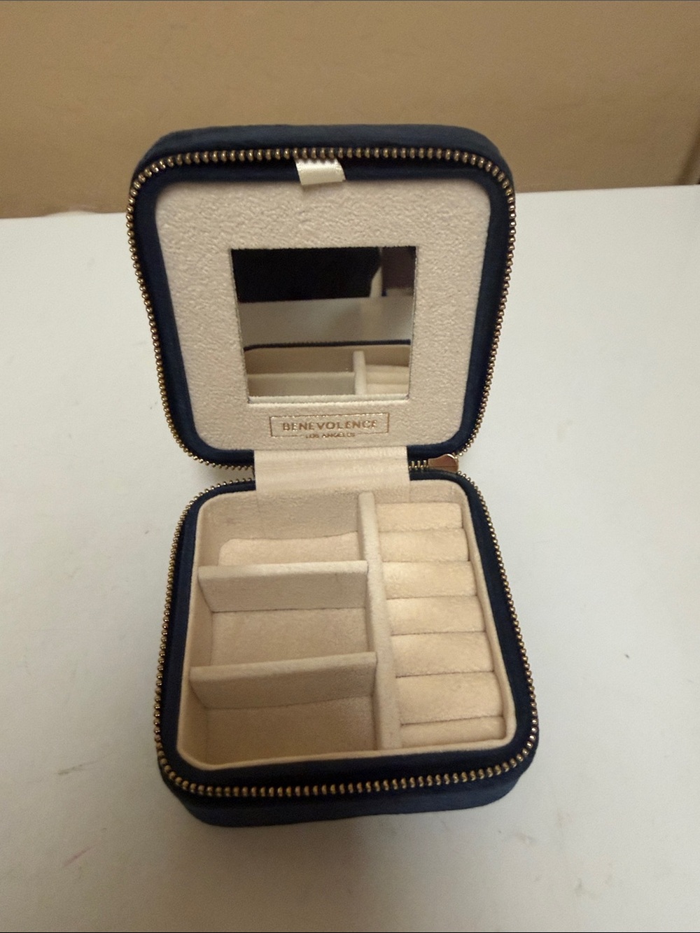 BENE VOLENCE NAVY PLUSH VELVET TRAVEL JEWELRY BOX